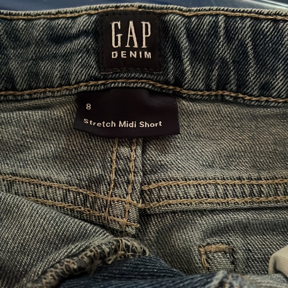 GAP - Picture 3 of 3